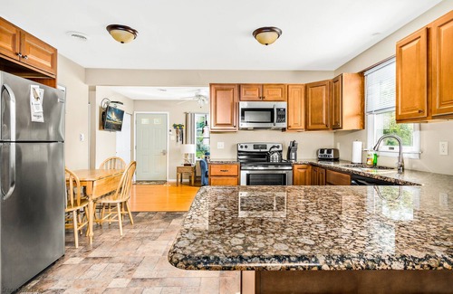Villas House | Adorable Fully Updated Beach House - Pet Friendly