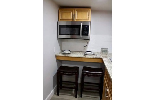 Disston Heights Apartment | Adorable guest house 10mins to beach and downtown