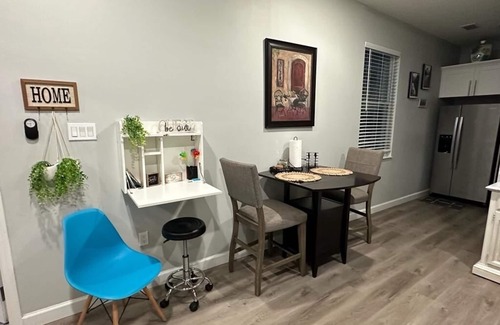 Sunset Park Cottage | Adorable Guest house with 2 bedrooms-Great Location