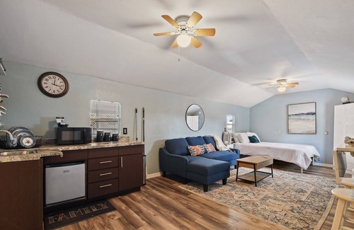 Lake Alfred Apartment | Adorable guest suite with private pool and entrance.