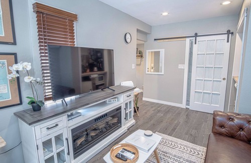 Eastside Promise Neighborhood House | Adorable Guesthouse So Close to Amazing Downtown