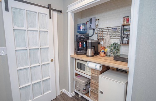 Eastside Promise Neighborhood House | Adorable Guesthouse So Close to Amazing Downtown