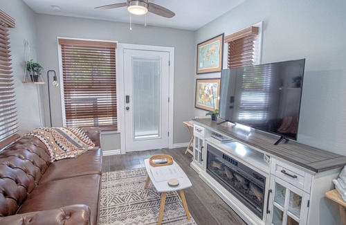 Eastside Promise Neighborhood House | Adorable Guesthouse So Close to Amazing Downtown