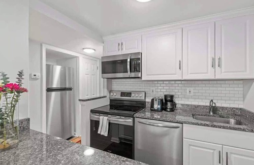 Columbia Heights House | Adorable Guesthouse | Free Parking | DCottage