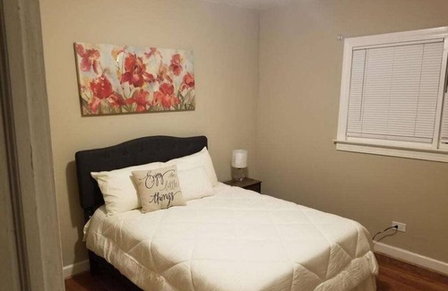 Simpsonville House | Adorable home in Simpsonville close to 85