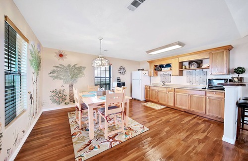 Galveston House | Adorable home with lots of space - close to the Gulf & ferry