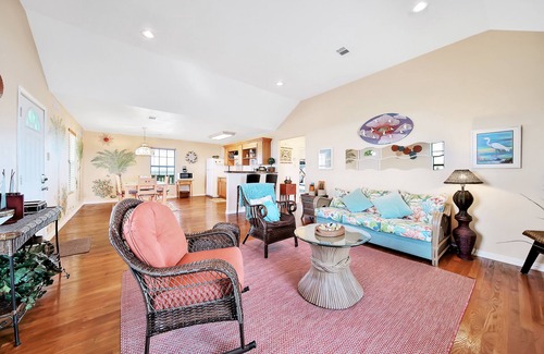 Galveston House | Adorable home with lots of space - close to the Gulf & ferry