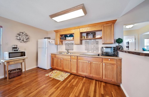 Galveston House | Adorable home with lots of space - close to the Gulf & ferry