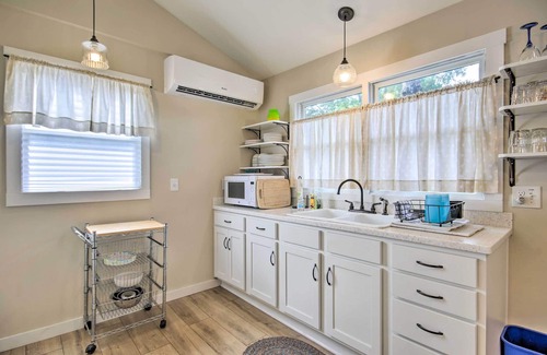 Chapin Cottage | Adorable Lakefront Cottage w/Dock & Grill!