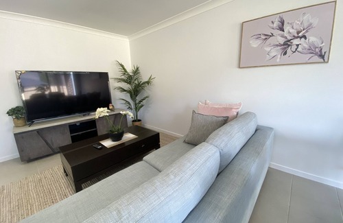 Edmondson Park House | Adorable Modern 4 Br House WiFi & Parking Edmondson Park