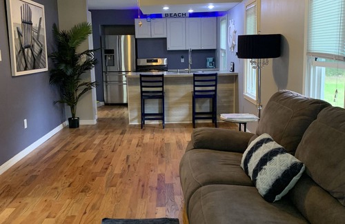 Newville Cottage | Adorable, Nautical Vibe Cottage w Lake Kosh Views & Close to all the FUN!