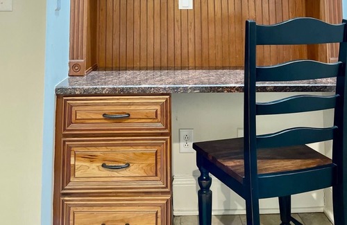 Brentwood Apartment | Adorable place, KING Bed close to everything.