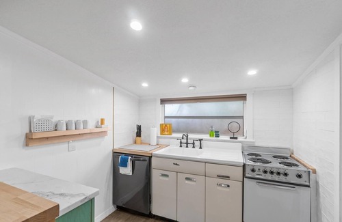 Mount Dora House | Adorable Private Tiny Home "The Pink House" in Downtown Mt. Dora! Pet Friendly