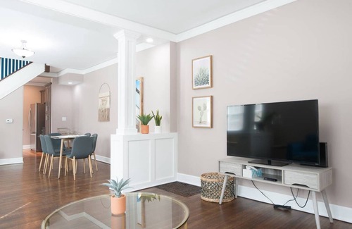 Meridian-Kessler House | Adorable Remodeled Broadripple home walking distance to bars and restaurant.