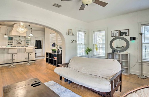 Highland Park House | Adorable San Antonio Getaway ~ 4 Mi to Dtwn!