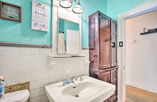 Highland Park House | Adorable San Antonio Getaway ~ 4 Mi to Dtwn!