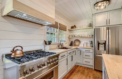 Smyrna House | Adorable Smyrna | Vinings Bungalow minutes from The Battery, Buckhead, Midtown+!