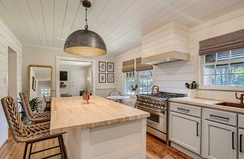 Smyrna House | Adorable Smyrna | Vinings Bungalow minutes from The Battery, Buckhead, Midtown+!