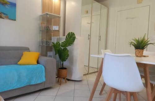 Cros-de-Cagnes Apartment | Adorable studio à 200m de la mer , frais , bien équipé et proche des commodités