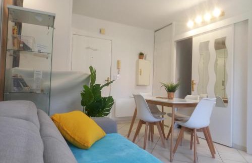 Cros-de-Cagnes Apartment | Adorable studio à 200m de la mer , frais , bien équipé et proche des commodités
