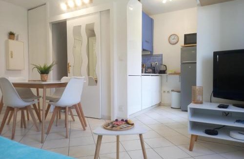 Cros-de-Cagnes Apartment | Adorable studio à 200m de la mer , frais , bien équipé et proche des commodités