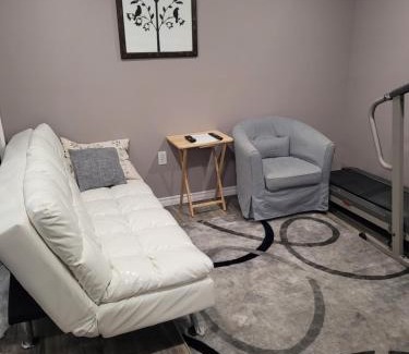Barrie House | Adorable Studio Basement Suite in South Barrie