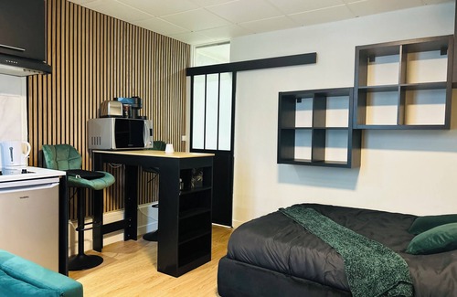 Noisy-le-Sec Apartment | Adorable Studio with WiFi in vibrant Noisy-le-Sec