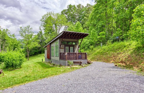 Qualla House | Adorable tiny bungalow with furnished, covered porch, large Smart TV, & W/D