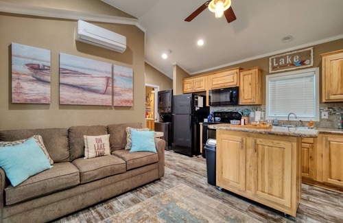Springville House | Adorable Tiny Home! Pet Friendly. Minutes from Kentucky Lake
