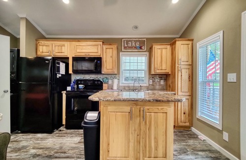 Springville House | Adorable Tiny Home! Pet Friendly. Minutes from Kentucky Lake