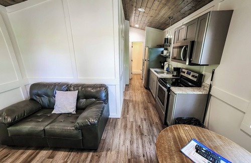 Guntersville Apartment | Adorable Tiny House Cabin- Lake Guntersville