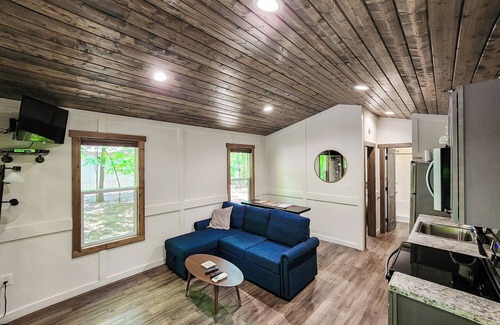 Guntersville Apartment | Adorable Tiny House Cabin- Lake Guntersville