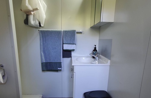 Doonan Cabin | Adorable tiny house/cabin with private courtyard.