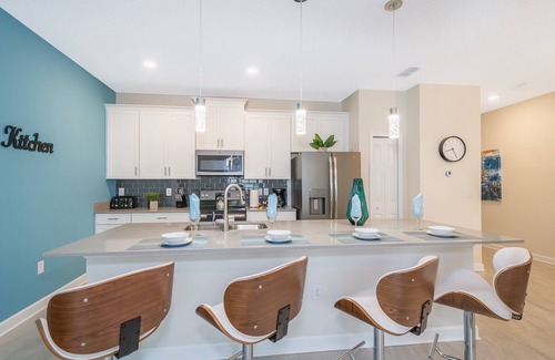 Kissimmee Ski Chalet | Adorable Townhouse 4Bed/3Bath/Pool/5Min Disney