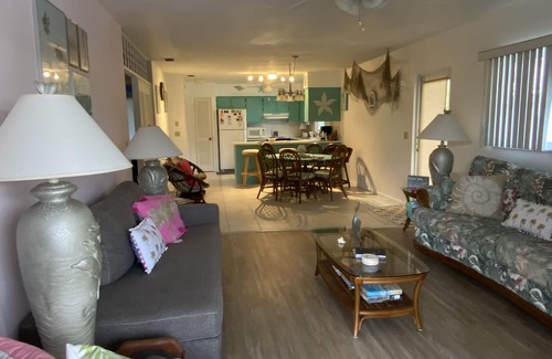 Mid Island House | Adorable Tropical Getaway Just Steps From The Beach. Gulf Views And New Pool!