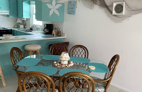 Mid Island House | Adorable Tropical Getaway Just Steps From The Beach. Gulf Views And New Pool!