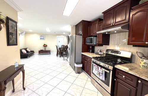 Garden Grove House | Adorable vacation unit near Disneyland