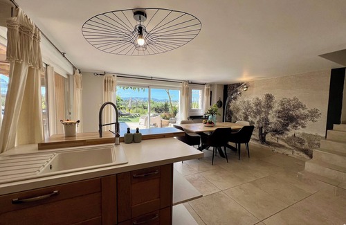 Eyragues Villa | Adorable villa with private swimming pool and a superb view of the mountains