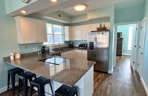 Morgantown House | Adorable w/Views! Tennis/Pickleball/Pools