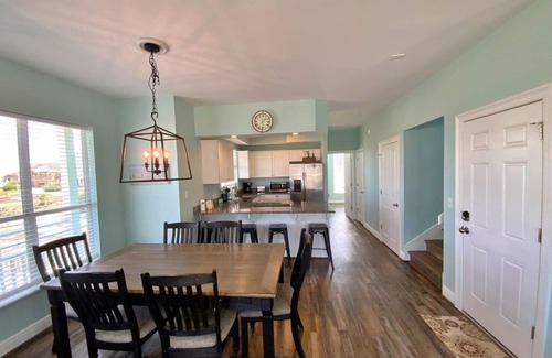 Morgantown House | Adorable w/Views! Tennis/Pickleball/Pools