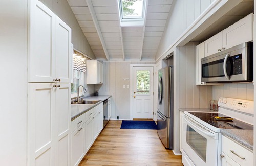 Moultonborough House | Adorable Winnipesaukee Lakehouse and Guest House for 12
