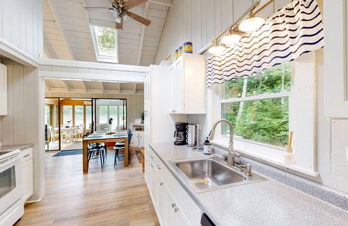 Moultonborough House | Adorable Winnipesaukee Lakehouse and Guest House for 12