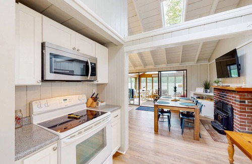 Moultonborough House | Adorable Winnipesaukee Lakehouse and Guest House for 12