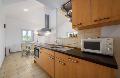 Monterol Apartment | Adria B11 Spacious apartment near the sea