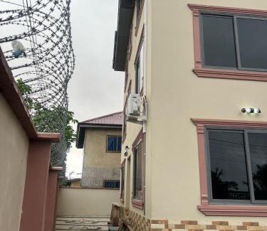 Accra House | Adutumwaa Hide - out