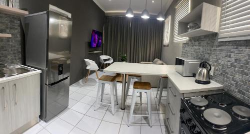 Colchester Apartment | Adventure Apartment - Colchester - 5km from Elephant Park