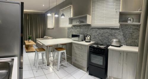 Colchester Apartment | Adventure Apartment - Colchester - 5km from Elephant Park