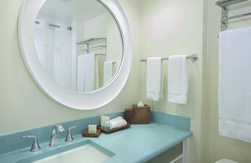 Waikiki Hotel | Adventure Awaits! 3 Comfortable Units, Near Kapiolani Park, Pool, Parking!