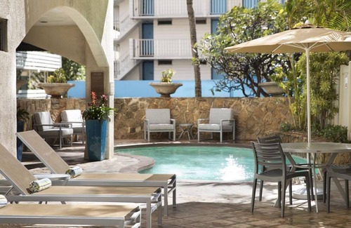 Waikiki Hotel | Adventure Awaits! 3 Comfortable Units, Near Kapiolani Park, Pool, Parking!