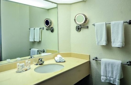 Mishawaka Hotel | Adventure Awaits! 3 Great Units, Near Notre Dame Stadium, Kitchenette
